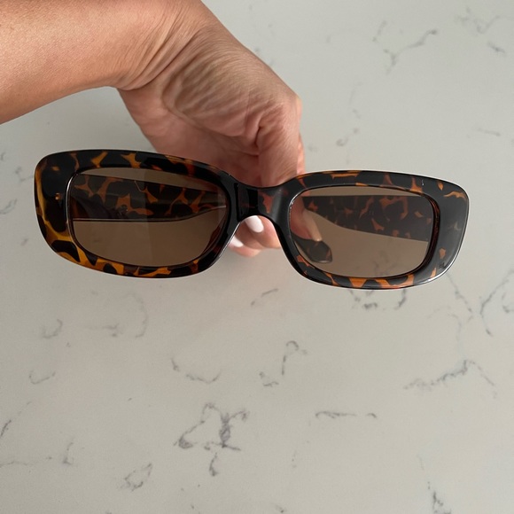 Sunglasses - Picture 4 of 9